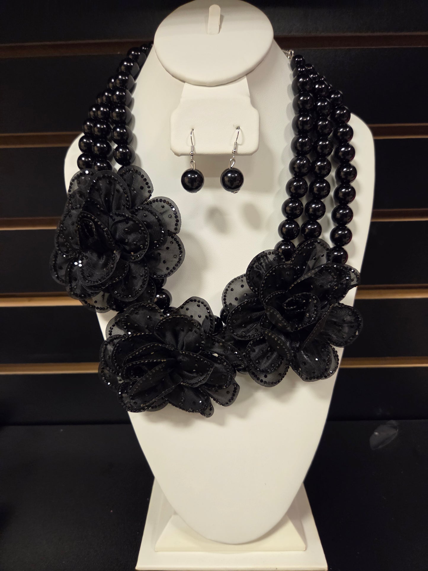 Midnight Bloom Black Floral Pearl Necklace Set