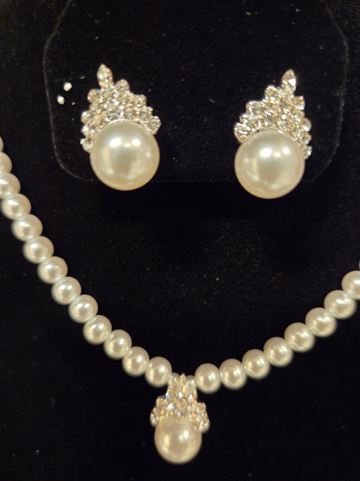 Pearl and Crystal Jewelry Set