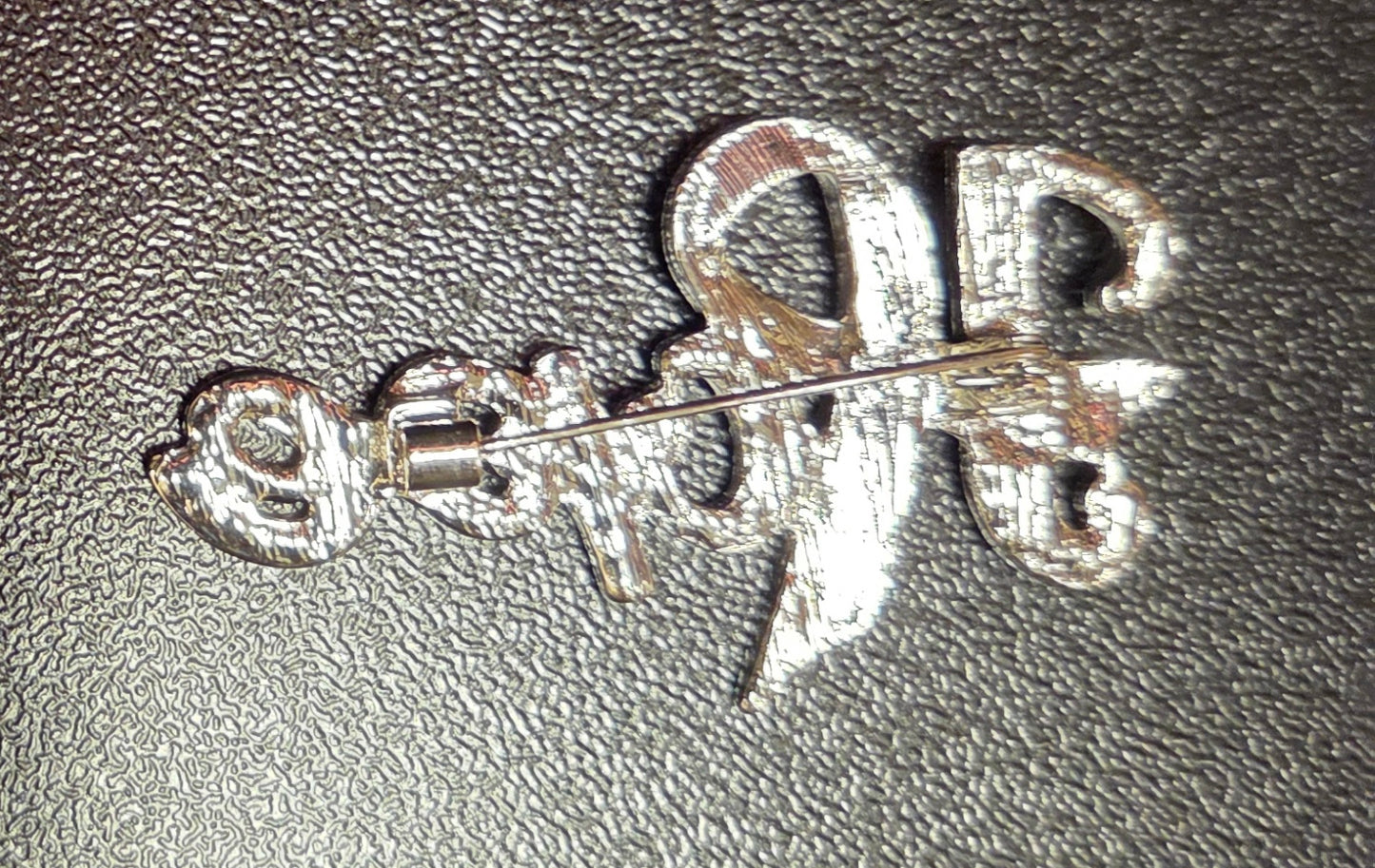 “Hope” Crystal Awareness Ribbon Brooch – Pink Elegance Edition