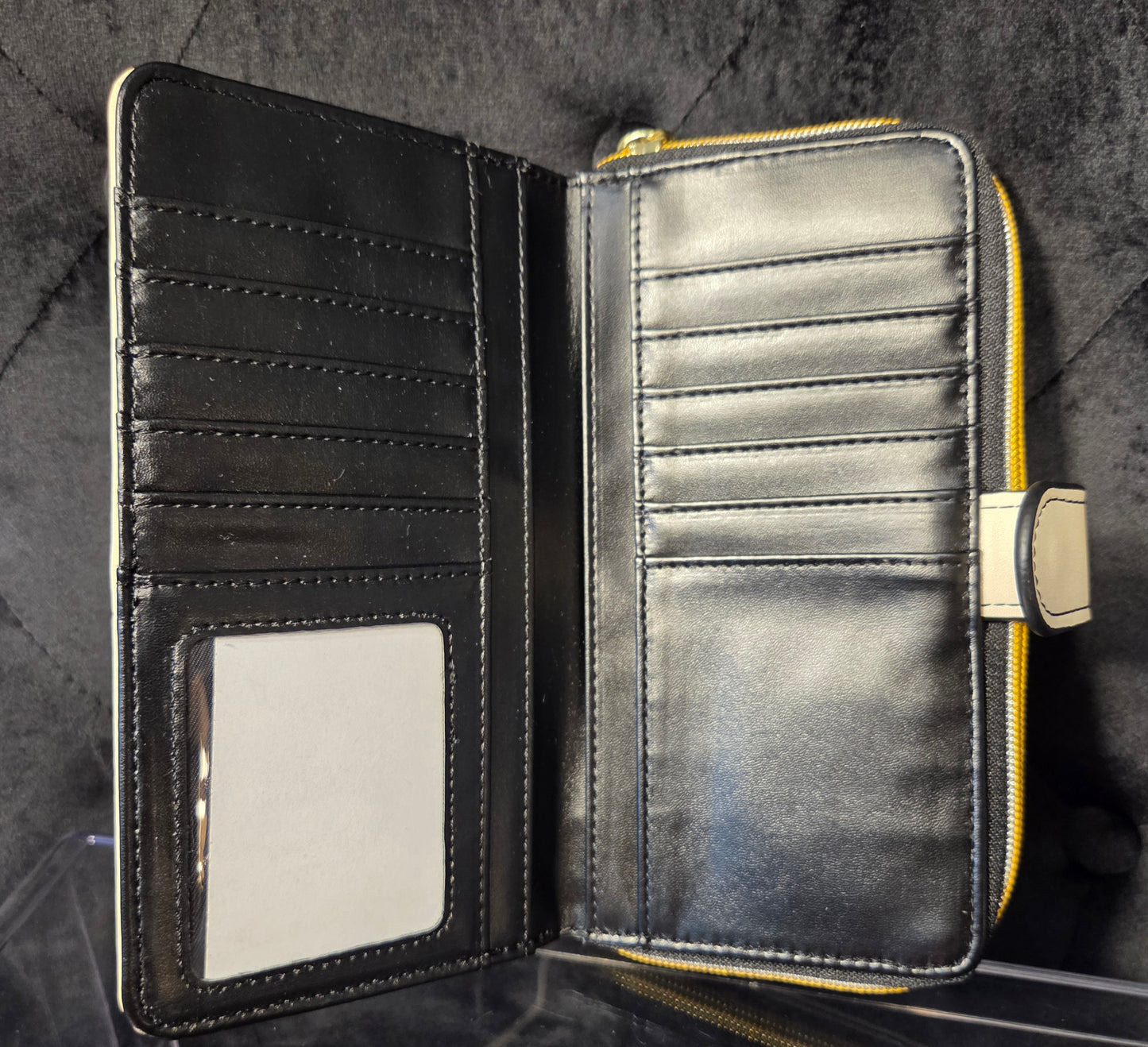 Kansas City Chiefs Cheerleader – 12 Card Wallet