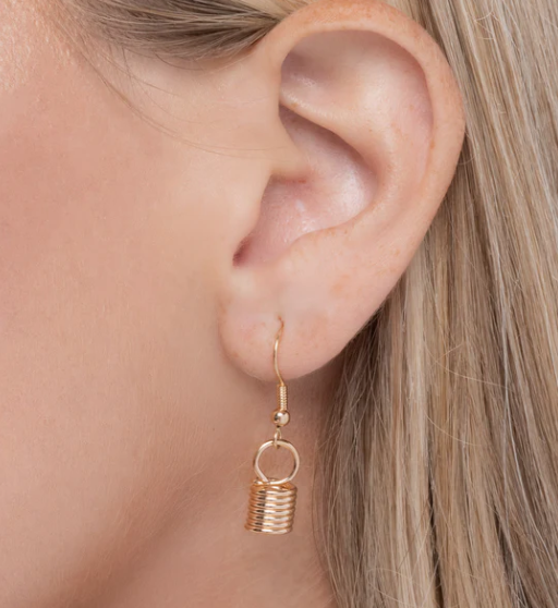 CAREFREE COILS GOLD NECKLACE