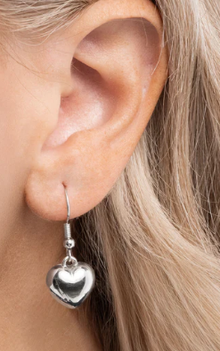 HEARTFELT HANGOUT SILVER NECKLACE