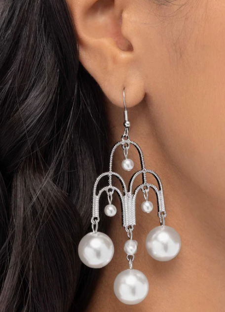 PATIENT PEARLS WHITE EARRING