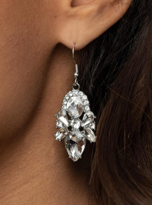 STUNNING STARLET WHITE EARRING