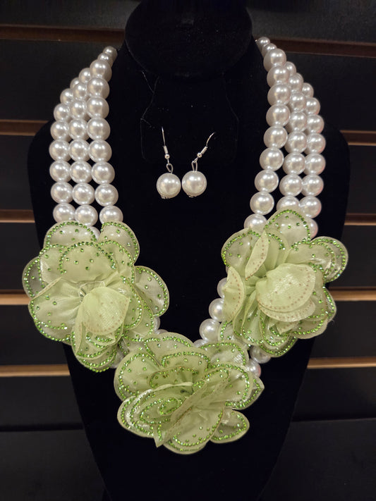 Fresh Bloom Green Floral Pearl Necklace Set