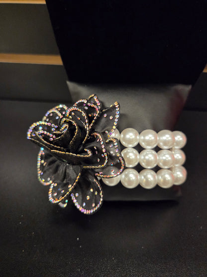 Midnight Bloom Black Floral Pearl Stretch Bracelet