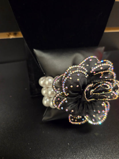 Midnight Bloom Black Floral Pearl Stretch Bracelet