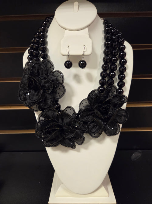 Midnight Bloom Black Floral Pearl Necklace Set