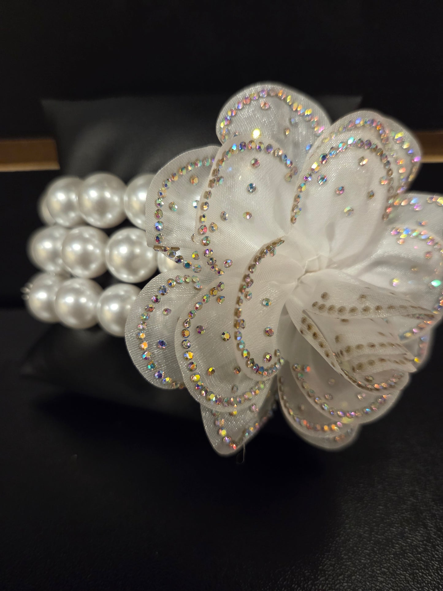 Radiant White Floral Pearl Stretch Bracelet