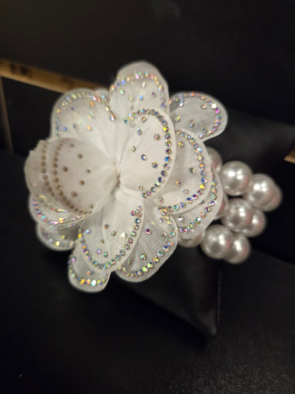 Radiant White Floral Pearl Stretch Bracelet