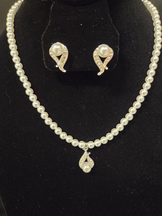 Elegant Pearl Jewelry Set