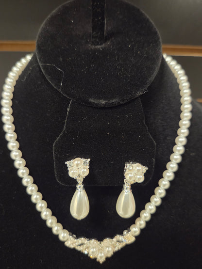 Elegant Teardrop Pearl & Rhinestone Necklace Set