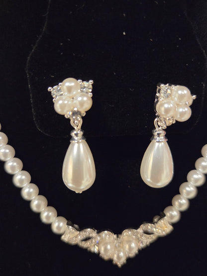 Elegant Teardrop Pearl & Rhinestone Necklace Set