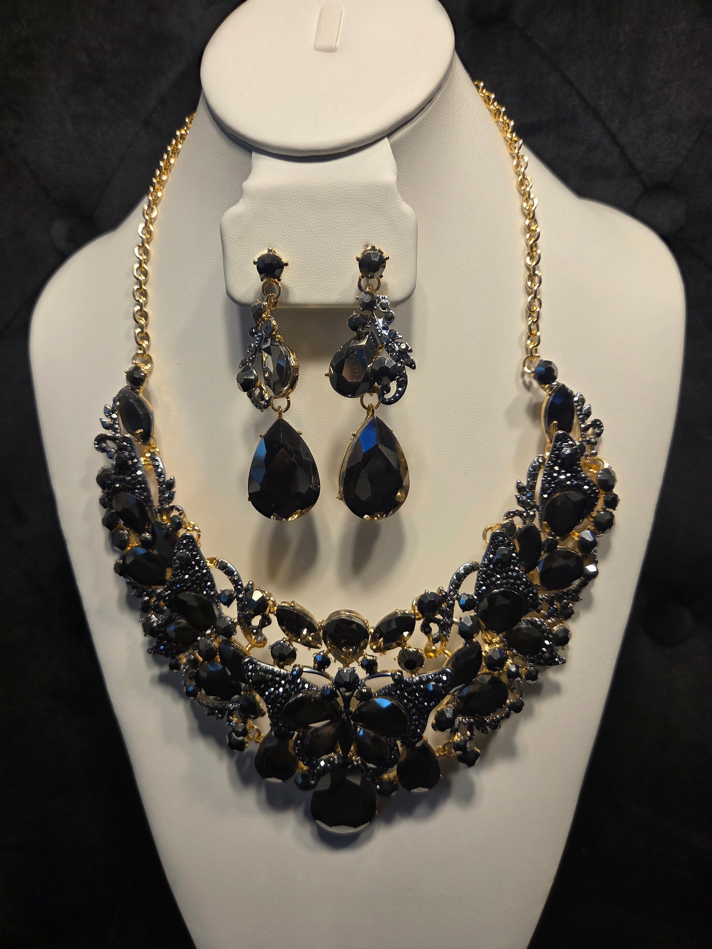 Luxe Gray Crystal Glam Necklace & Earring Set