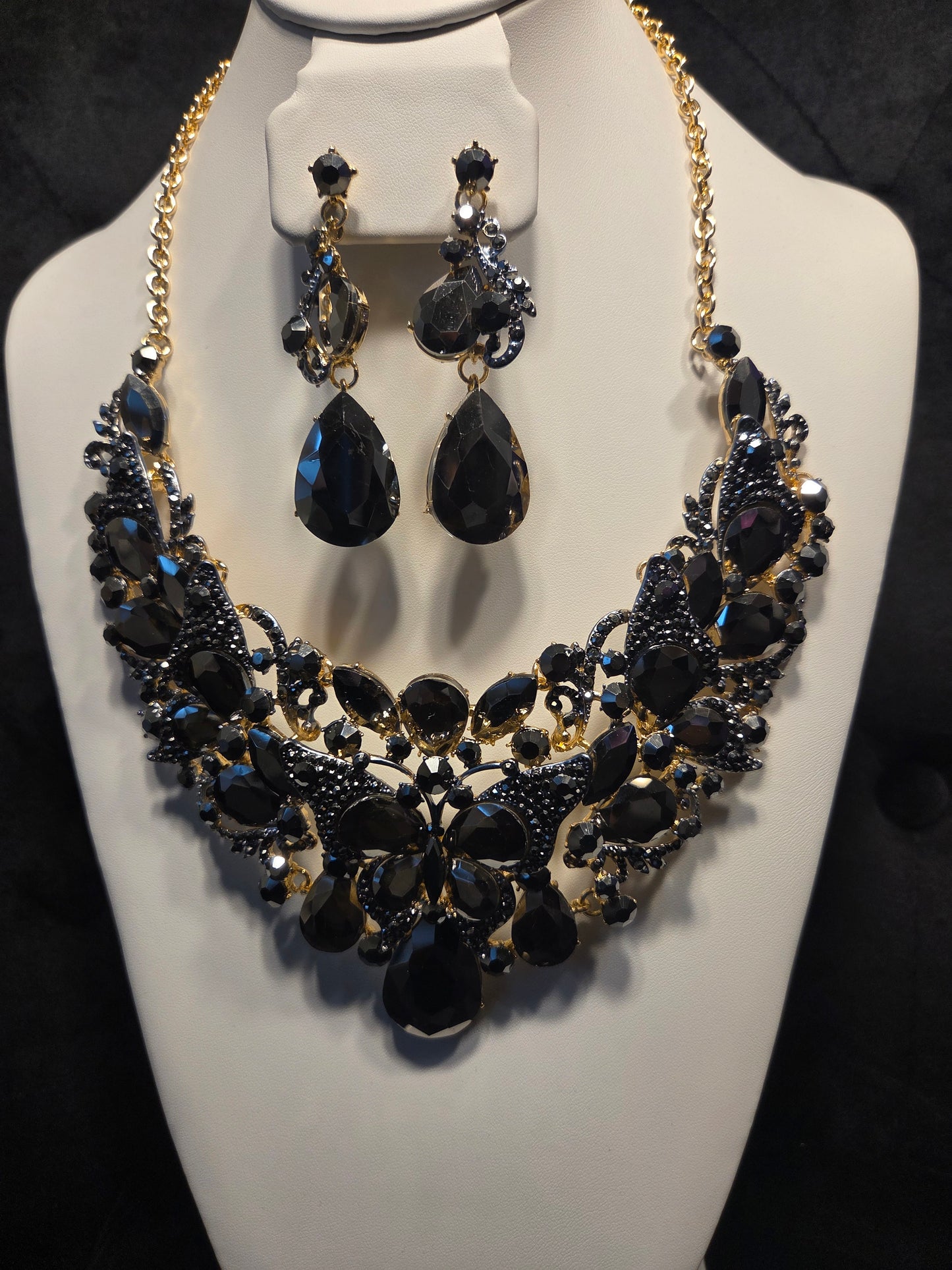 Luxe Gray Crystal Glam Necklace & Earring Set