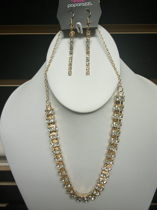 Golden Spotlight Necklace Set