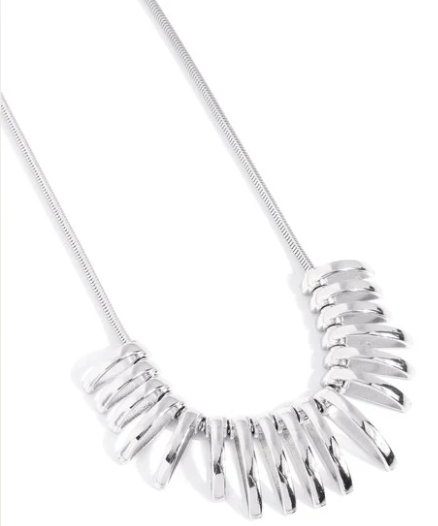 CHASING CHIC SILVER NECKLACE