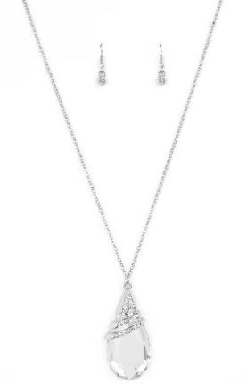 DEMANDINGLY DIVA WHITE NECKLACE
