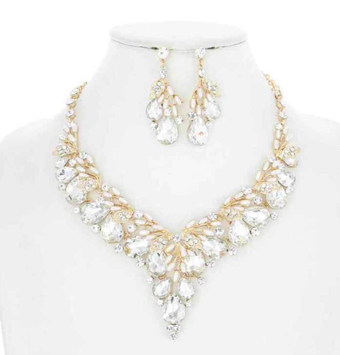 GOLD TEARDROP STONES AND CREAM PEARL FORMAL NECKLACE SET