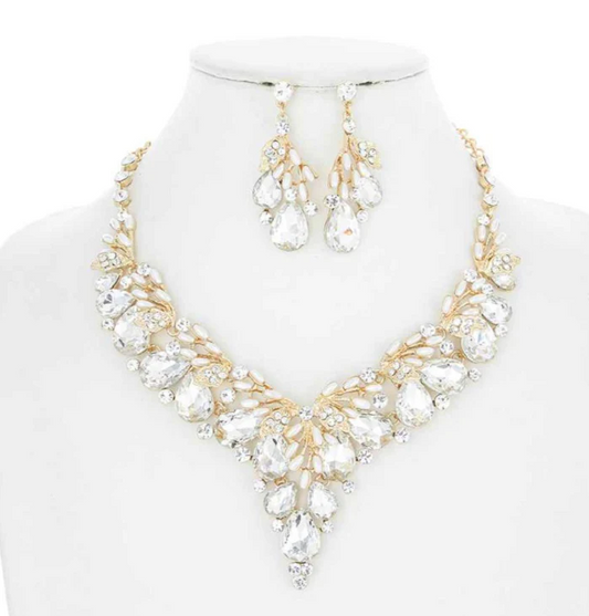 GOLD TEARDROP STONES AND CREAM PEARL FORMAL NECKLACE SET