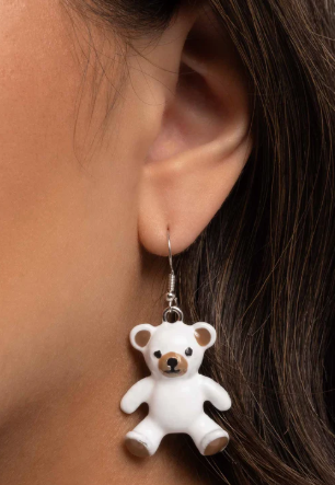 TEDDY TRINKET WHITE EARRING