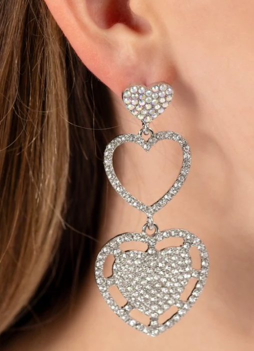 COUPLES CELEBRATAION WHITE POST EARRING