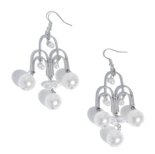 PATIENT PEARLS WHITE EARRING