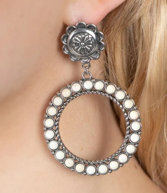 PLAYFULLY PRAIRIE WHITE POST EARRING